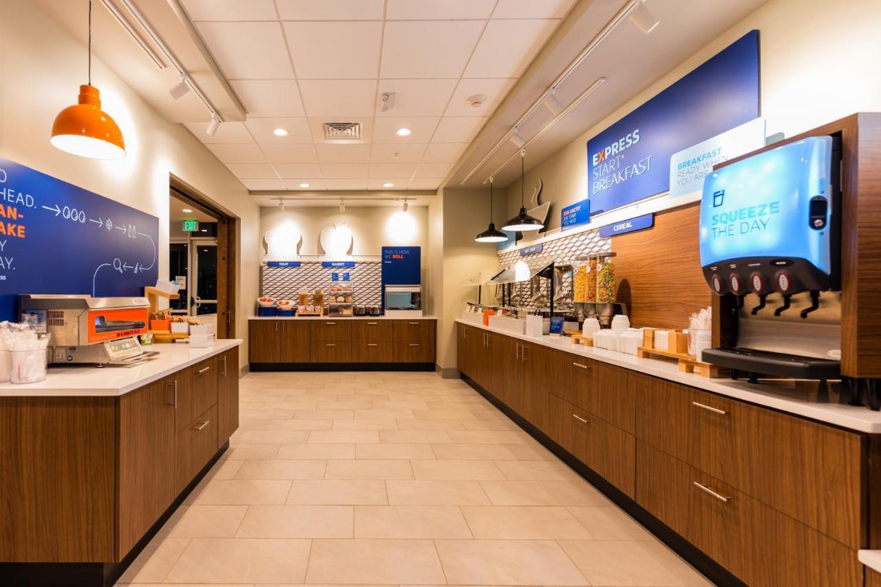Holiday Inn Express & Suites Charlottesville By Ihg エクステリア 写真
