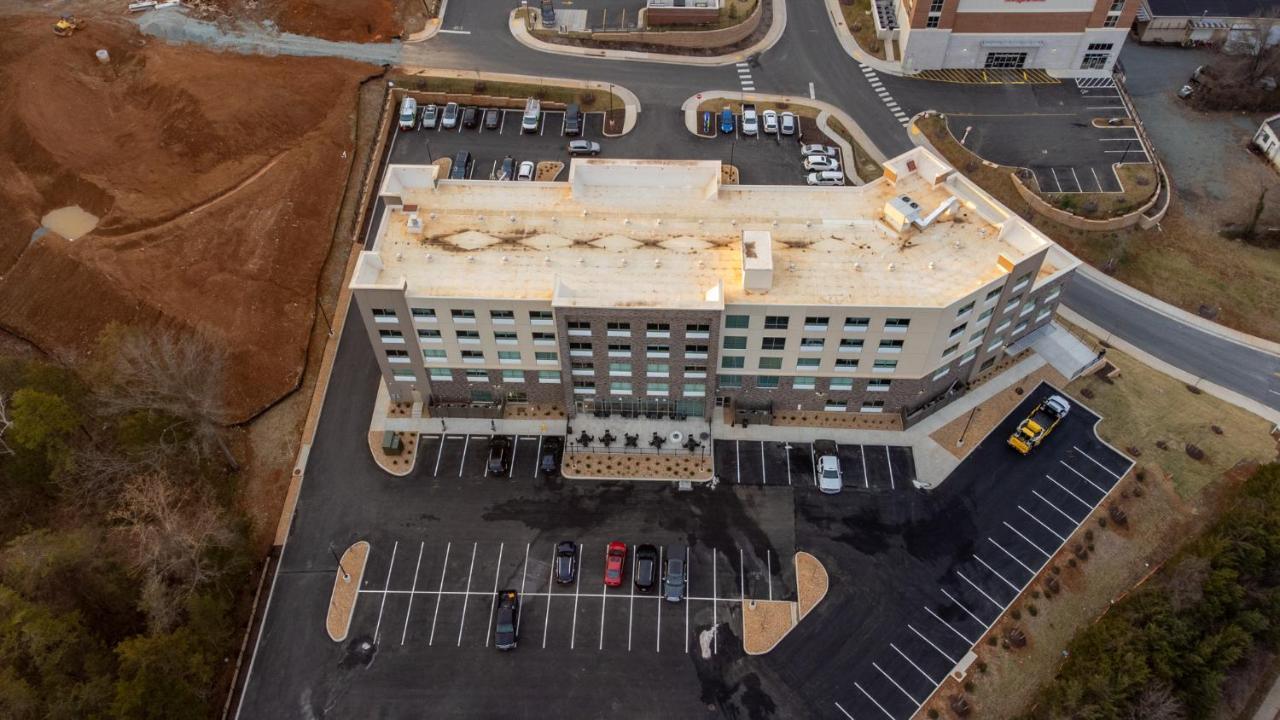 Holiday Inn Express & Suites Charlottesville By Ihg エクステリア 写真