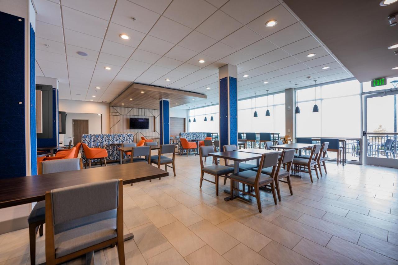 Holiday Inn Express & Suites Charlottesville By Ihg エクステリア 写真