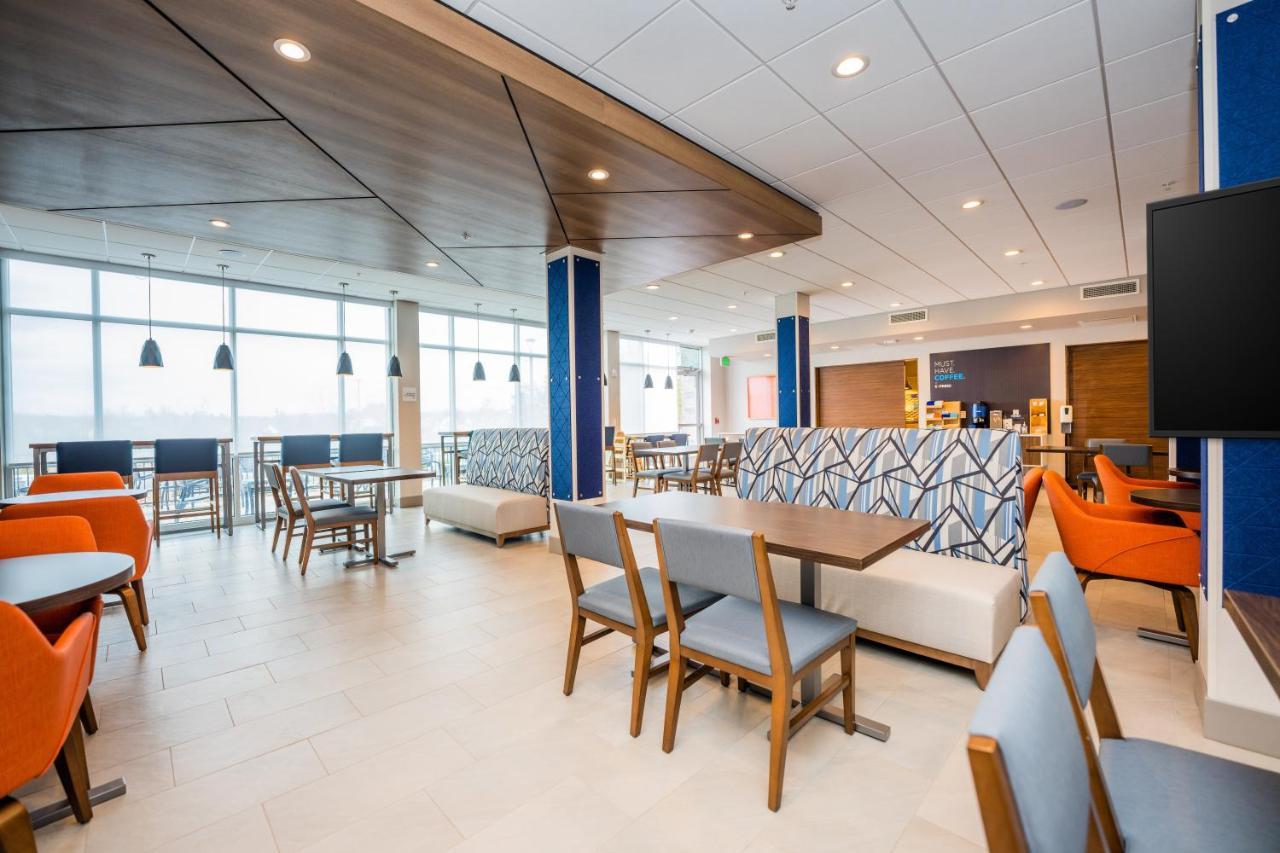 Holiday Inn Express & Suites Charlottesville By Ihg エクステリア 写真